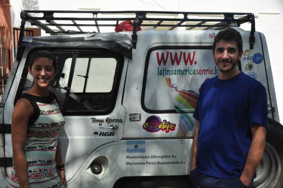 O Maxi e a Marianela, da expedição Latinoamerica Sonrie, em Playa del Carmen, no litoral do Yucatán, no México